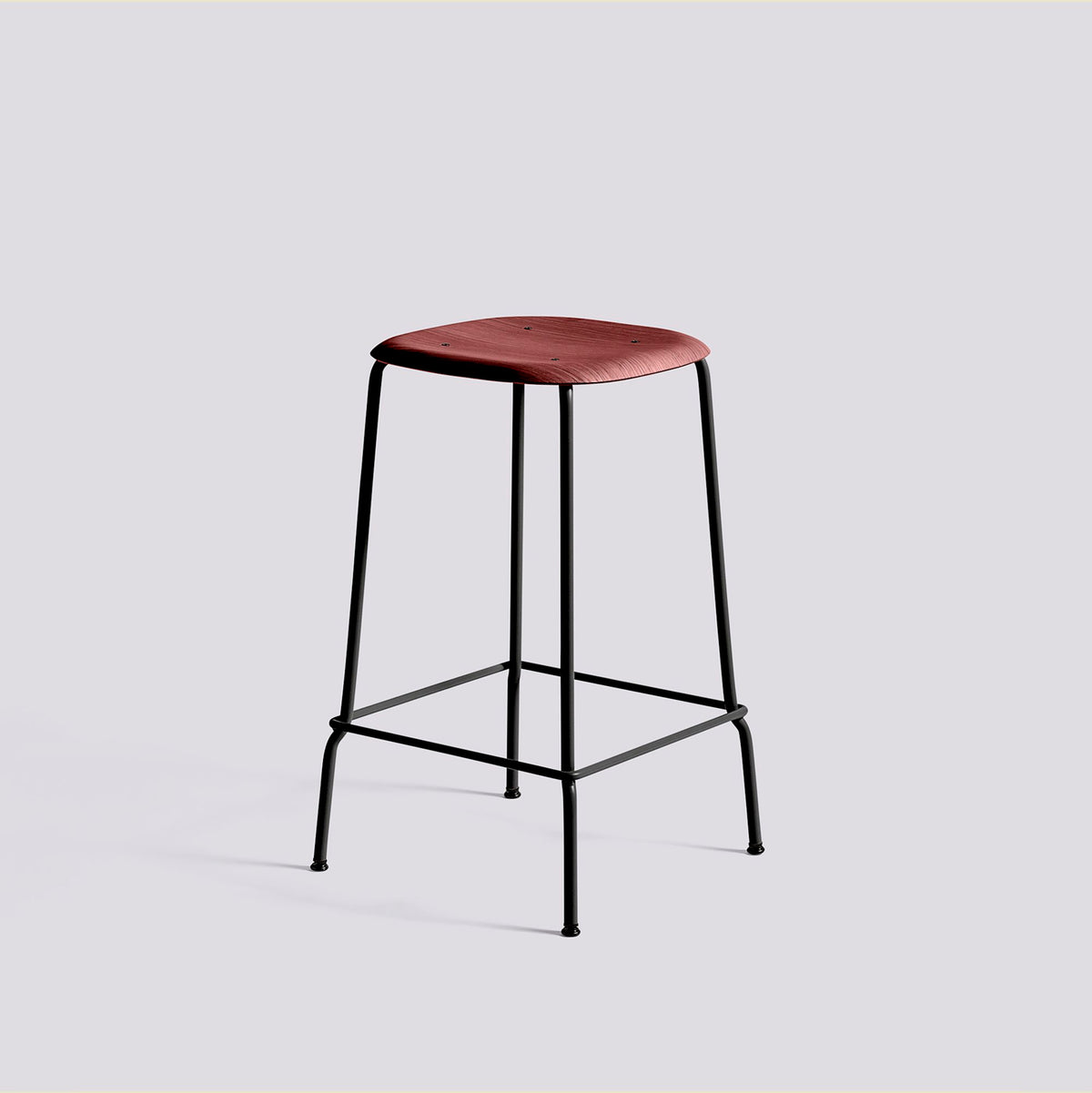 Tabouret de bar Soft Edge 80 de Iskos-Berlin - Hay-Placage de chêne laqué Fall red, assise — Acier thermolaqué noir, piètement 4 pieds — assise à 65 cm-The Woods Gallery