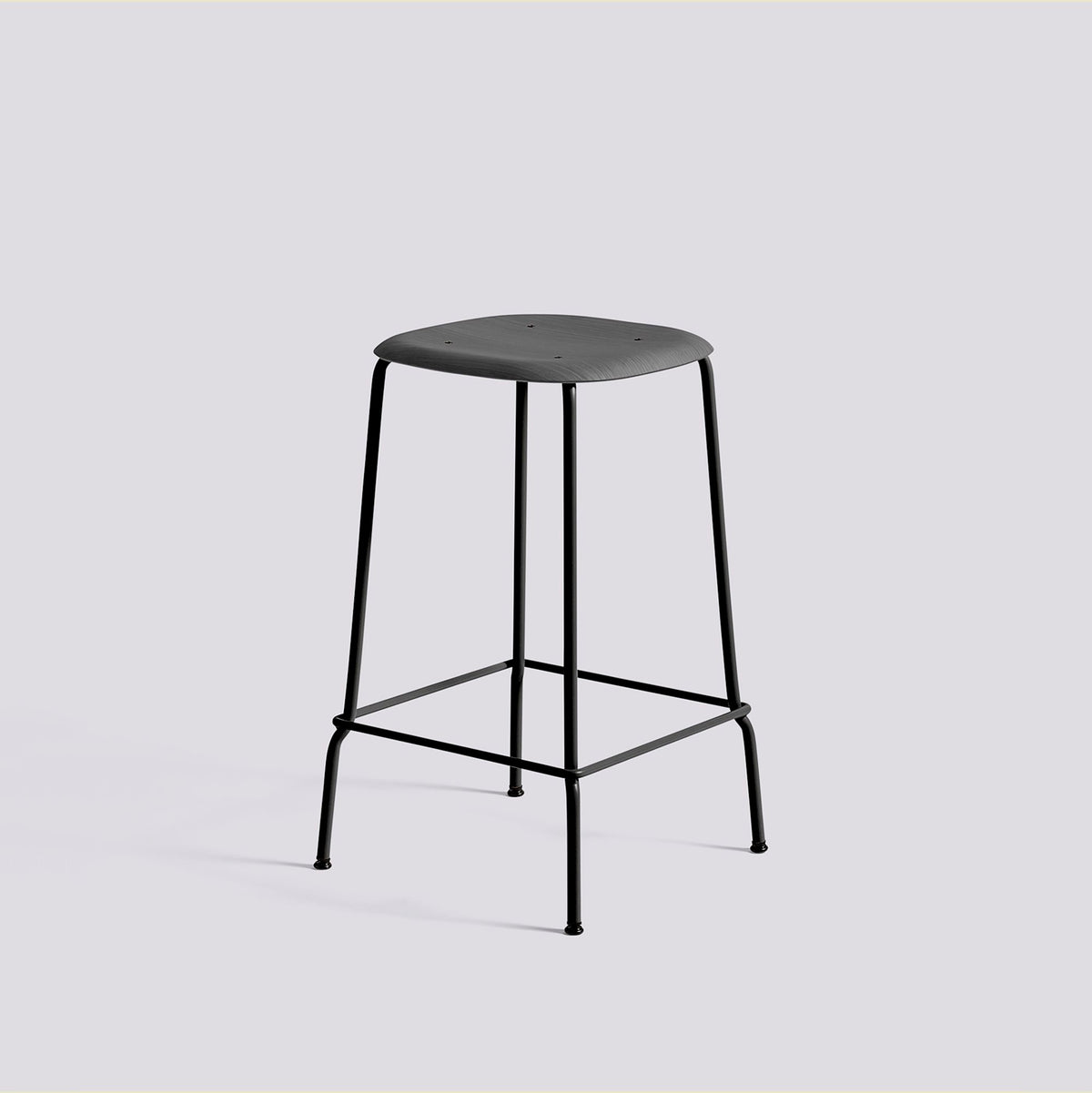 Tabouret de bar Soft Edge 80 de Iskos-Berlin - Hay-Placage de chêne laqué Soft black, assise — Acier thermolaqué noir, piètement 4 pieds — assise à 65 cm-The Woods Gallery