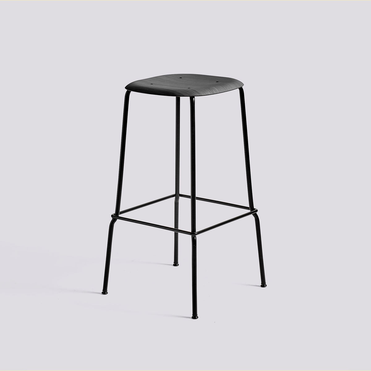 Tabouret de bar Soft Edge 80 de Iskos-Berlin - Hay-Placage de chêne laqué Soft black, assise — Acier thermolaqué noir, piètement 4 pieds — assise à 75 cm-The Woods Gallery