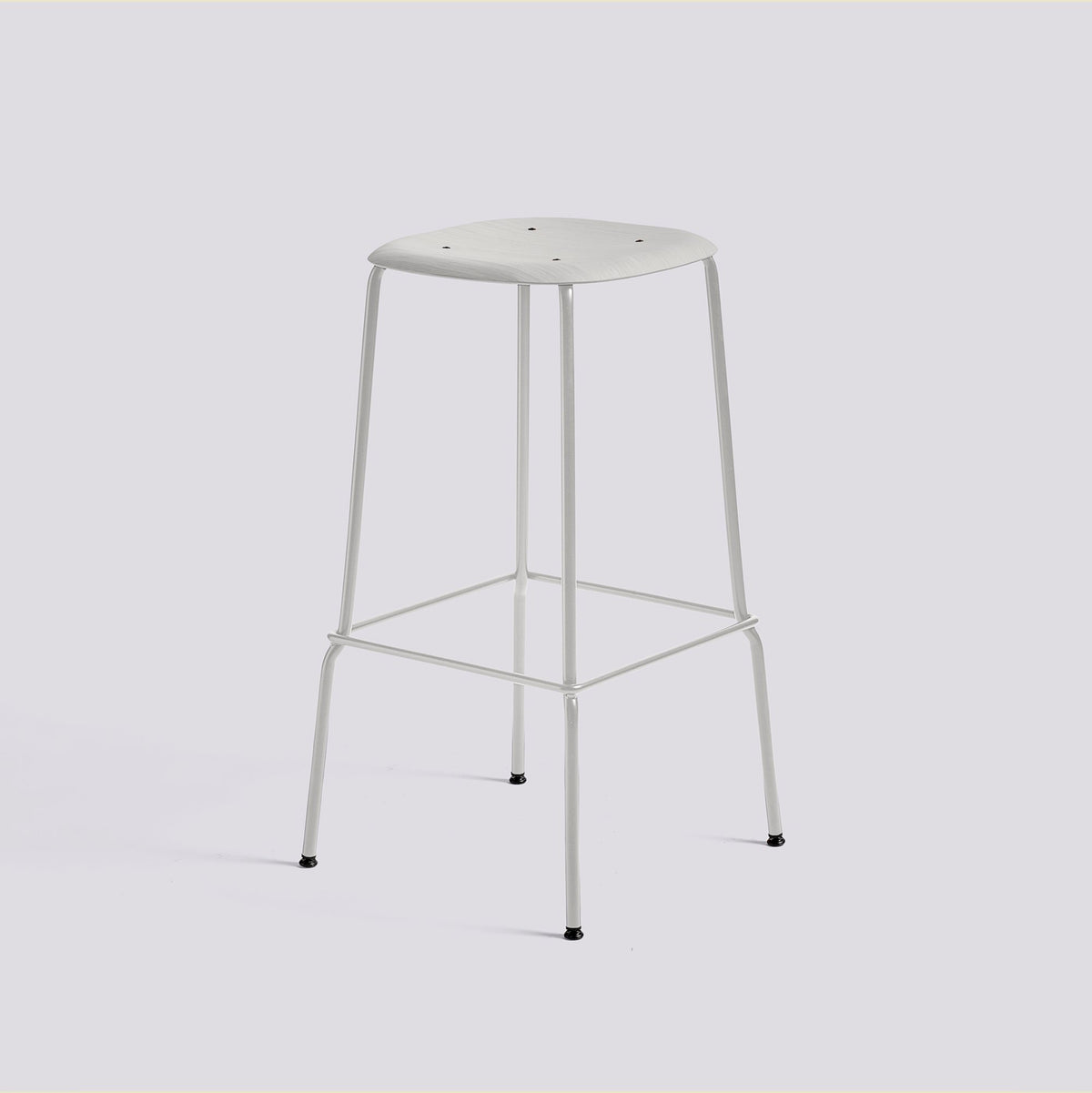 Tabouret de bar Soft Edge 80 de Iskos-Berlin - Hay-Placage de chêne laqué Soft grey, assise — Acier thermolaqué Soft grey, piètement 4 pieds — assise à 75 cm-The Woods Gallery