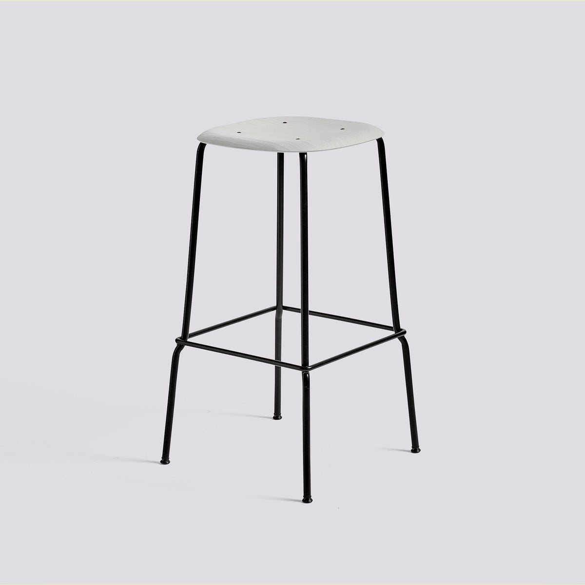 Tabouret de bar Soft Edge 80 de Iskos-Berlin - Hay-Placage de chêne laqué Soft grey, assise — Acier thermolaqué noir, piètement 4 pieds — assise à 75 cm-The Woods Gallery