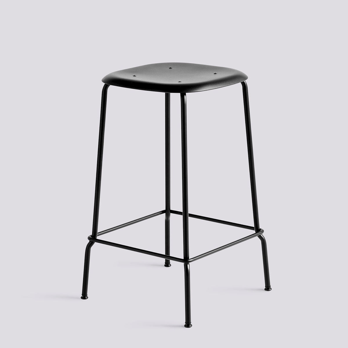 Tabouret de bar Soft Edge 85 de Iskos-Berlin - Hay-Polypropylène noir, assise — Acier thermolaqué noir, piètement 4 pieds — assise à 65 cm-The Woods Gallery
