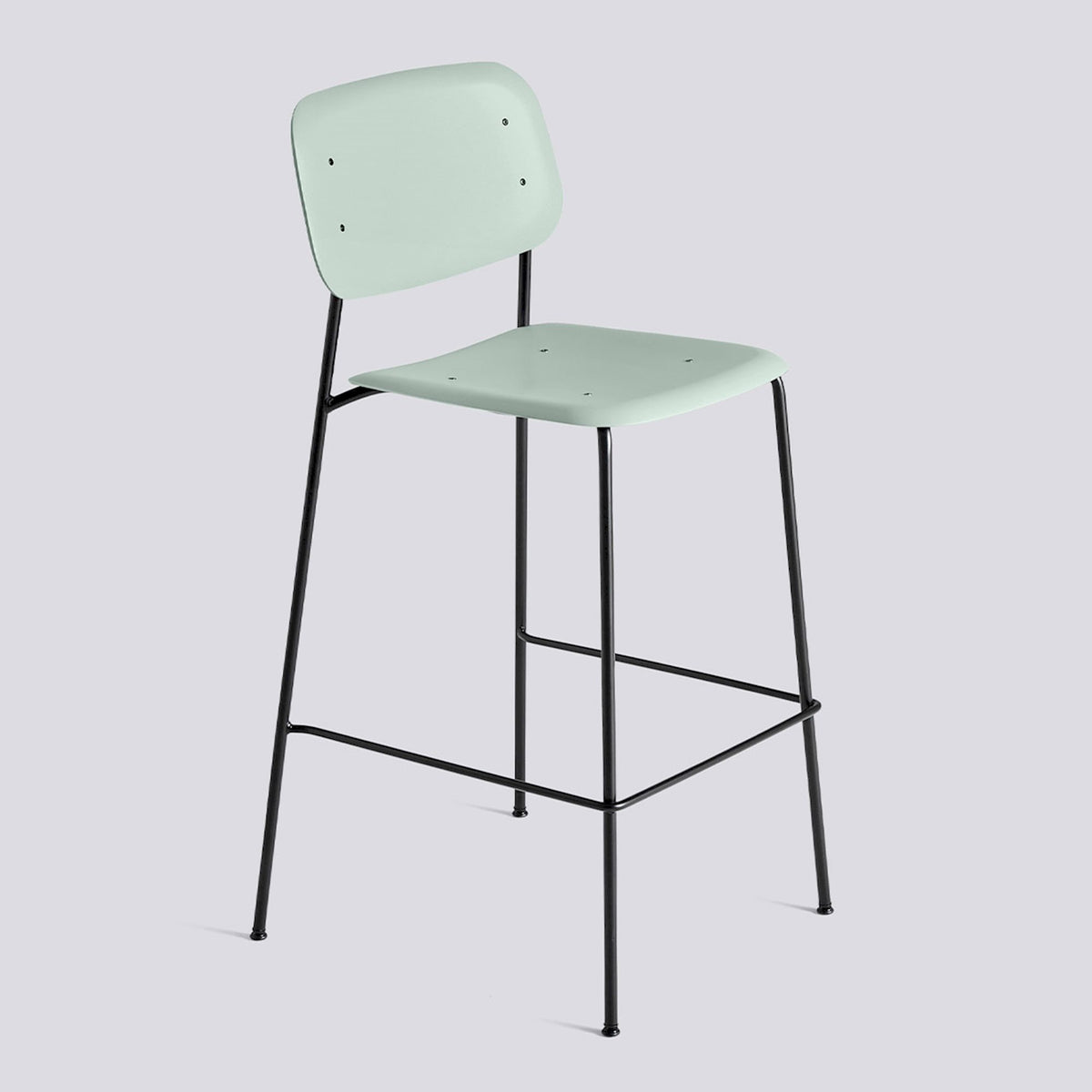 Tabouret de bar avec dossier Soft Edge 95 de Iskos-Berlin - Hay-Polypropylène Dusty green, assise et dossier — Acier thermolaqué noir, piètement 4 pieds — assise à 75 cm-The Woods Gallery