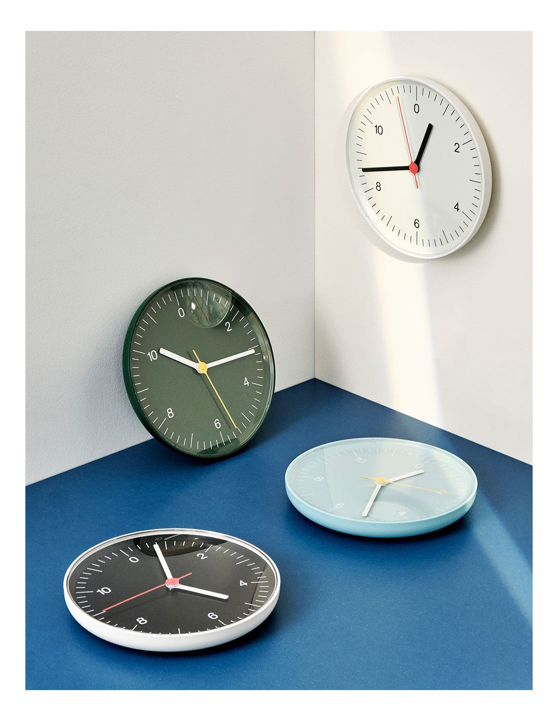Wall Clock horloge de Jasper Morrison - Hay-Marron-The Woods Gallery