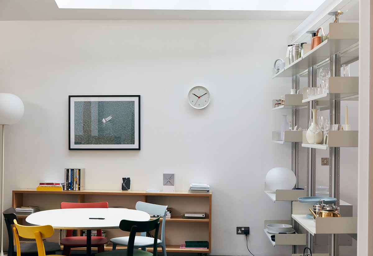 Wall Clock horloge de Jasper Morrison - Hay-Marron-The Woods Gallery