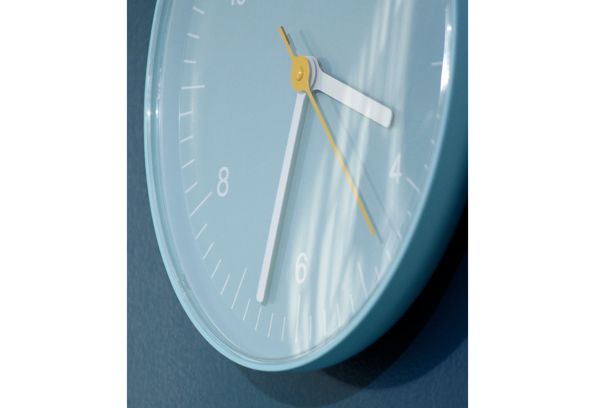 Wall Clock horloge de Jasper Morrison - Hay-Marron-The Woods Gallery