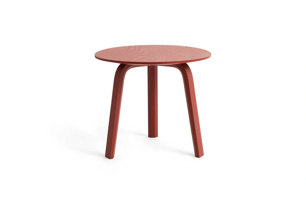 Table basse Bella Ø 45 x H 39 cm en chêne laqué rouge tuile, de trois quarts
