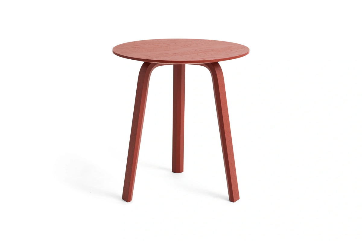 Table basse Bella Ø 45 x H 49 cm en chêne laqué rouge tuile, de trois quarts