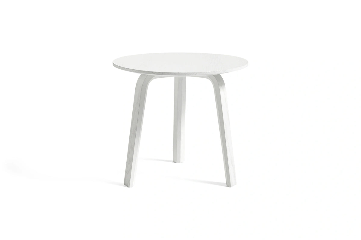 Table basse Bella Ø 45 x H 39 cm en chêne laqué blanc, de trois quarts