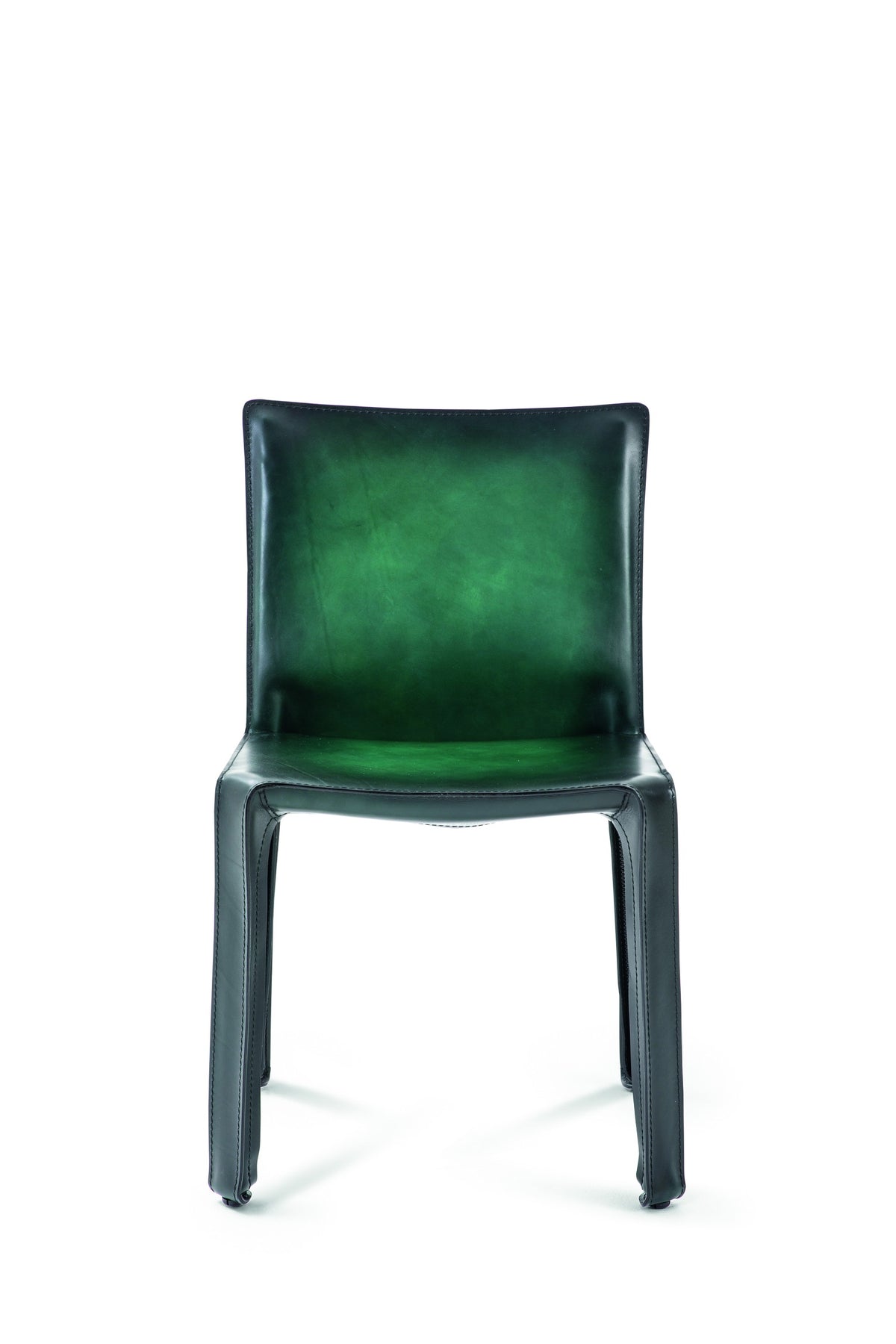 Chaise CAB 412 de Mario Bellini - Cassina-cuir Vert nuancé main, vue de face-Cassina