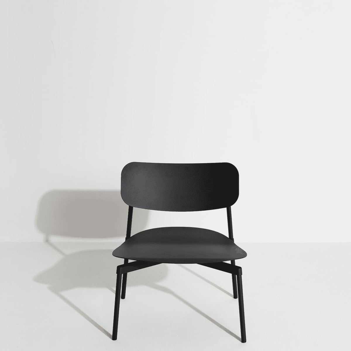 Fauteuil lounge Fromme de Tom Chung - Petite Friture-Noir-The Woods Gallery