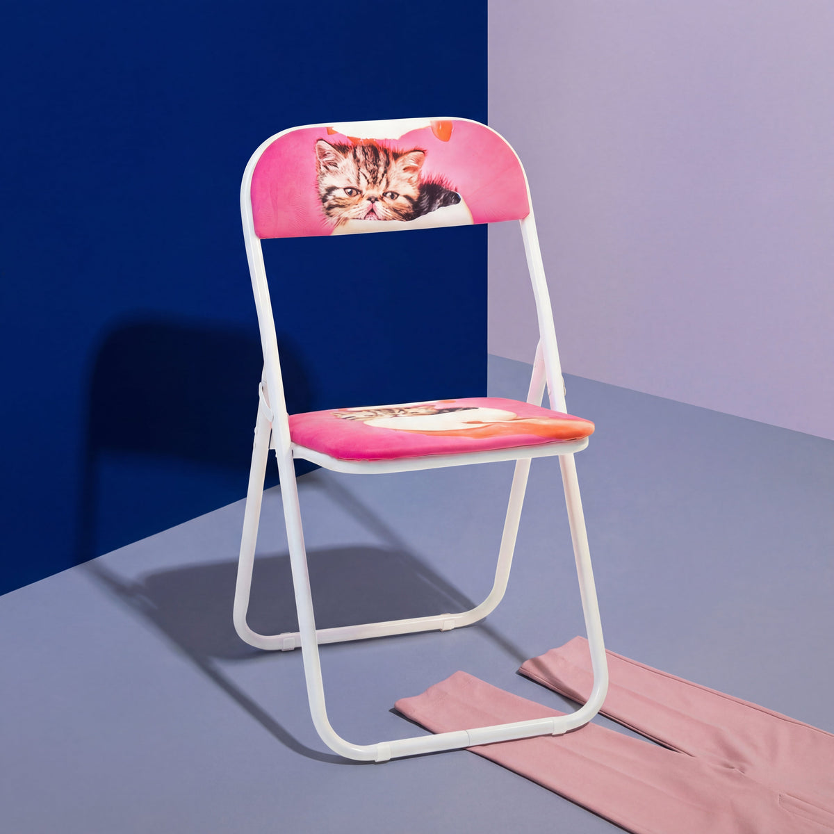 Chaise pliante Cat Surprise de ToiletPaper - Seletti-vue 2-The Woods Gallery