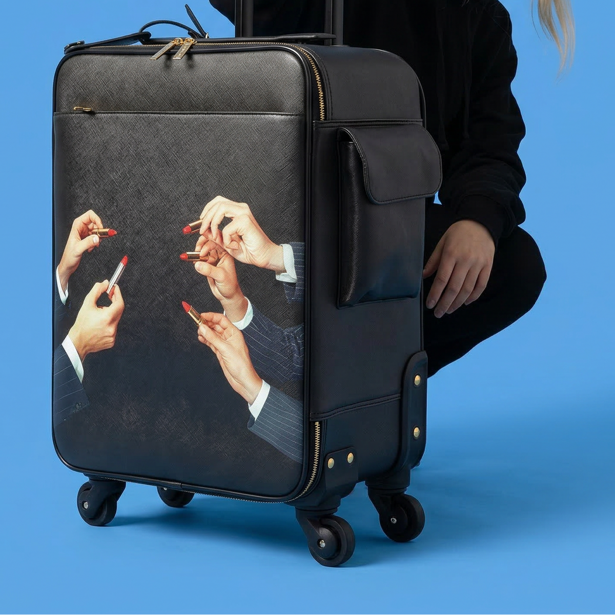 Valise Trolley Lipsticks Black de ToiletPaper - Seletti-en situation 2, visuel de synthèse-The Woods Gallery