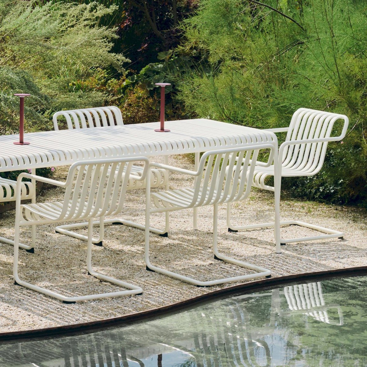 Fauteuil de table Palissade Cantilever de Ronan et Erwan Bouroullec - Hay-vue d’ambiance 2-The Woods Gallery