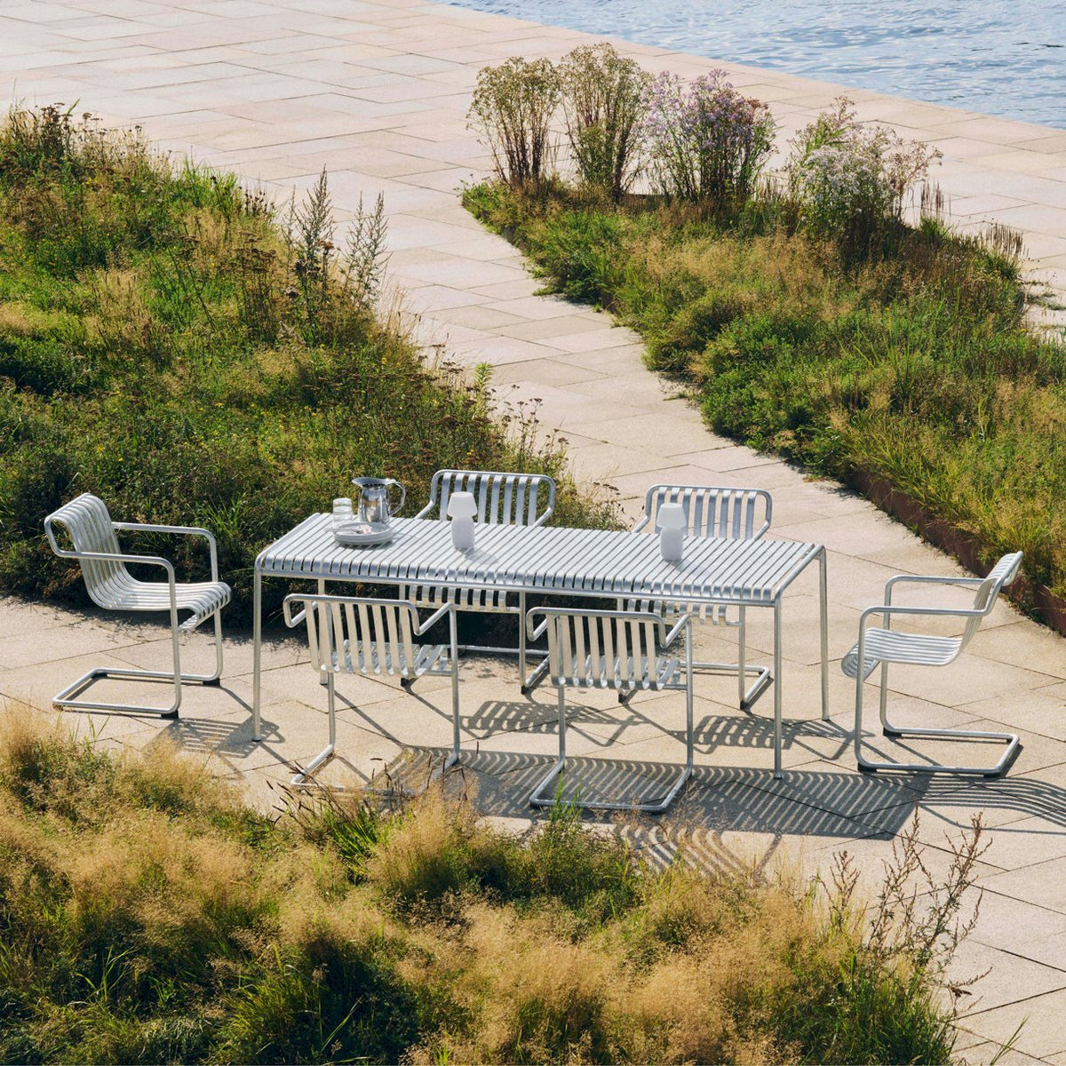 Fauteuil de table Palissade Cantilever de Ronan et Erwan Bouroullec - Hay-vue d’ambiance 4-The Woods Gallery