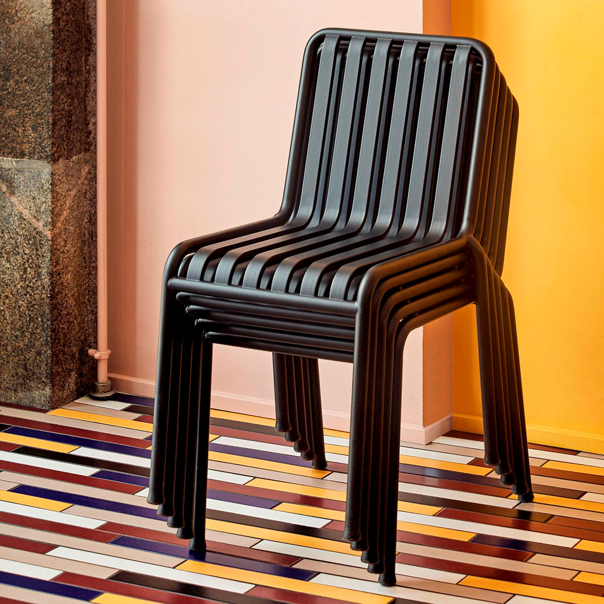 Chaise empilable Palissade - Hay-vue d’ambiance 3-The Woods Gallery