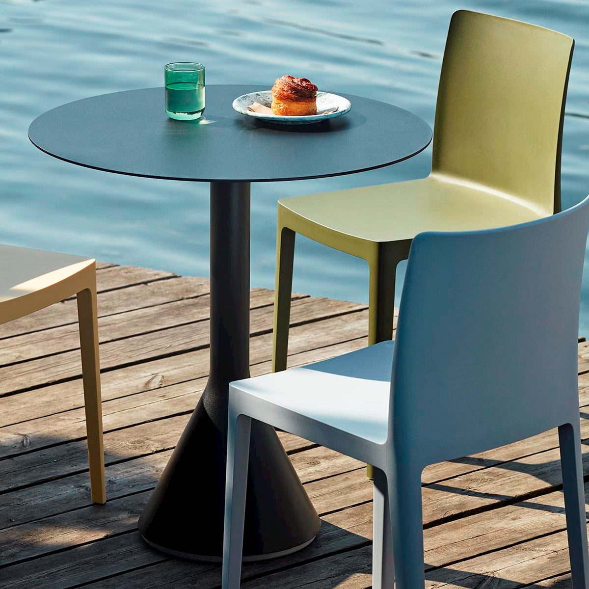 Mange-debout table haute conique Palissade Ø 60 - Hay-vue d’ambiance-The Woods Gallery