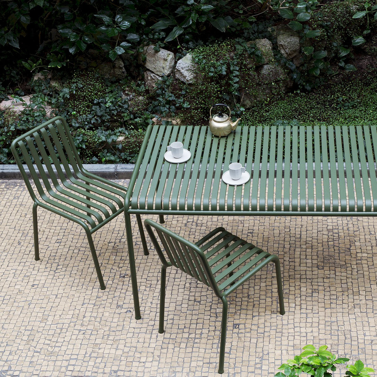 Table carrée Palissade L 82,5 - Hay-vue d’ambiance-The Woods Gallery