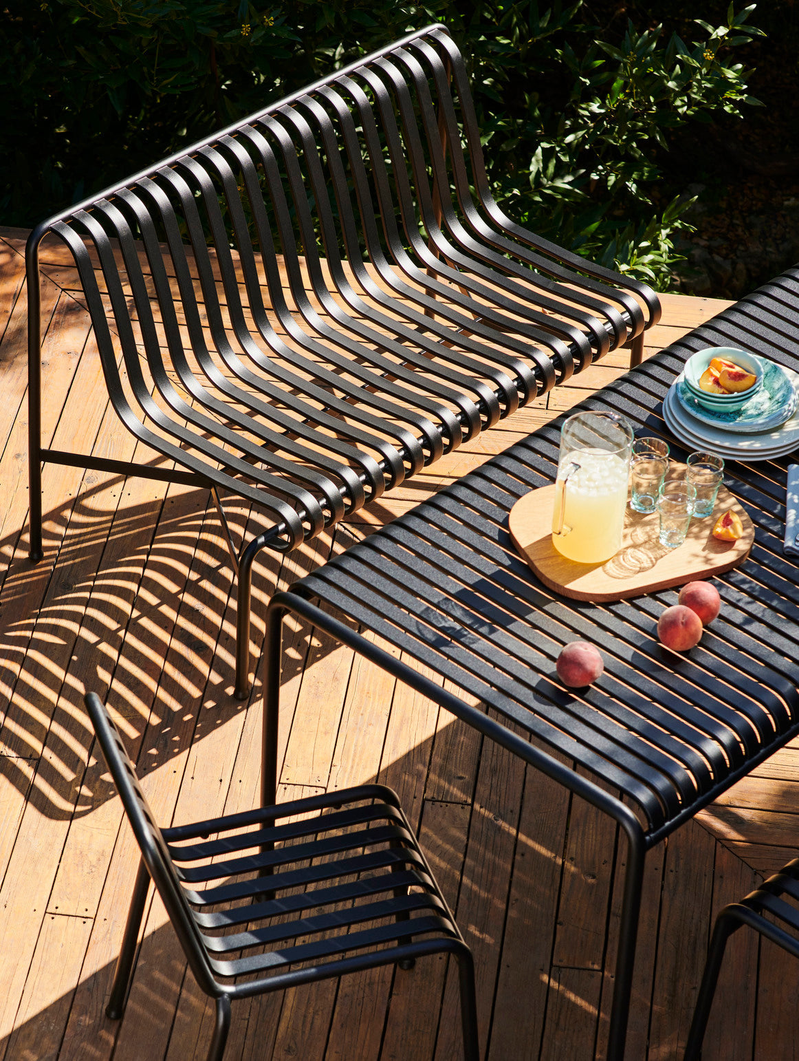 Banc Palissade Dining sans accoudoir - Hay-en situation 3-The Woods Gallery
