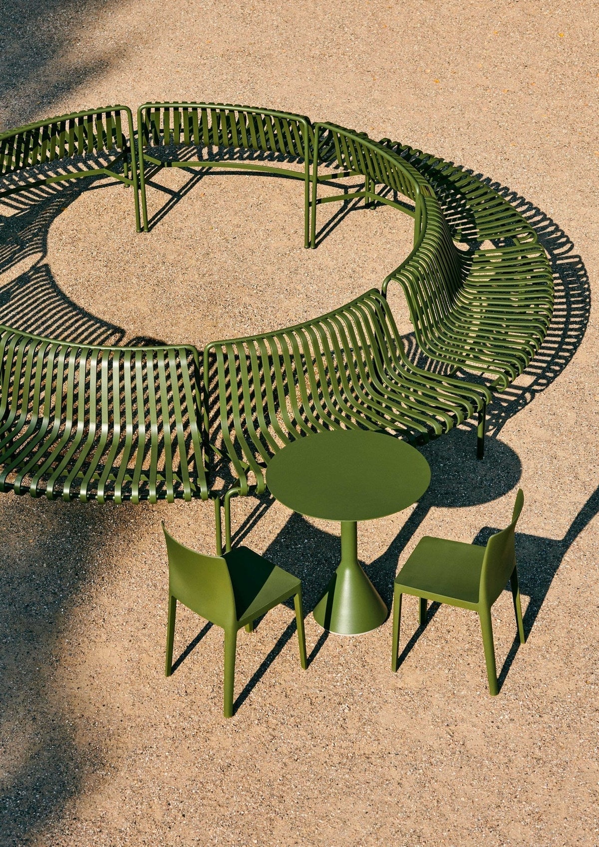 Banc arrondi Palissade Park Dining out - Hay-en situation 4-The Woods Gallery