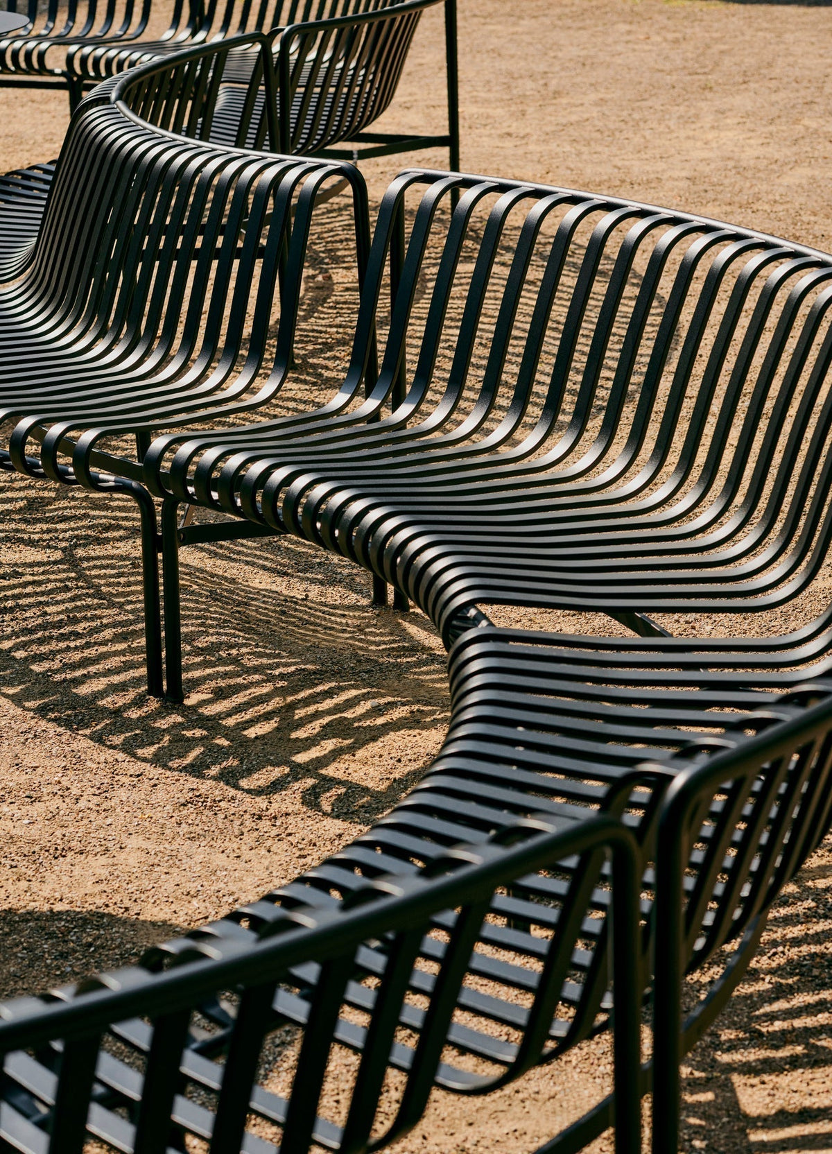 Banc arrondi Palissade Park Dining out/out - Hay-en situation 2-The Woods Gallery