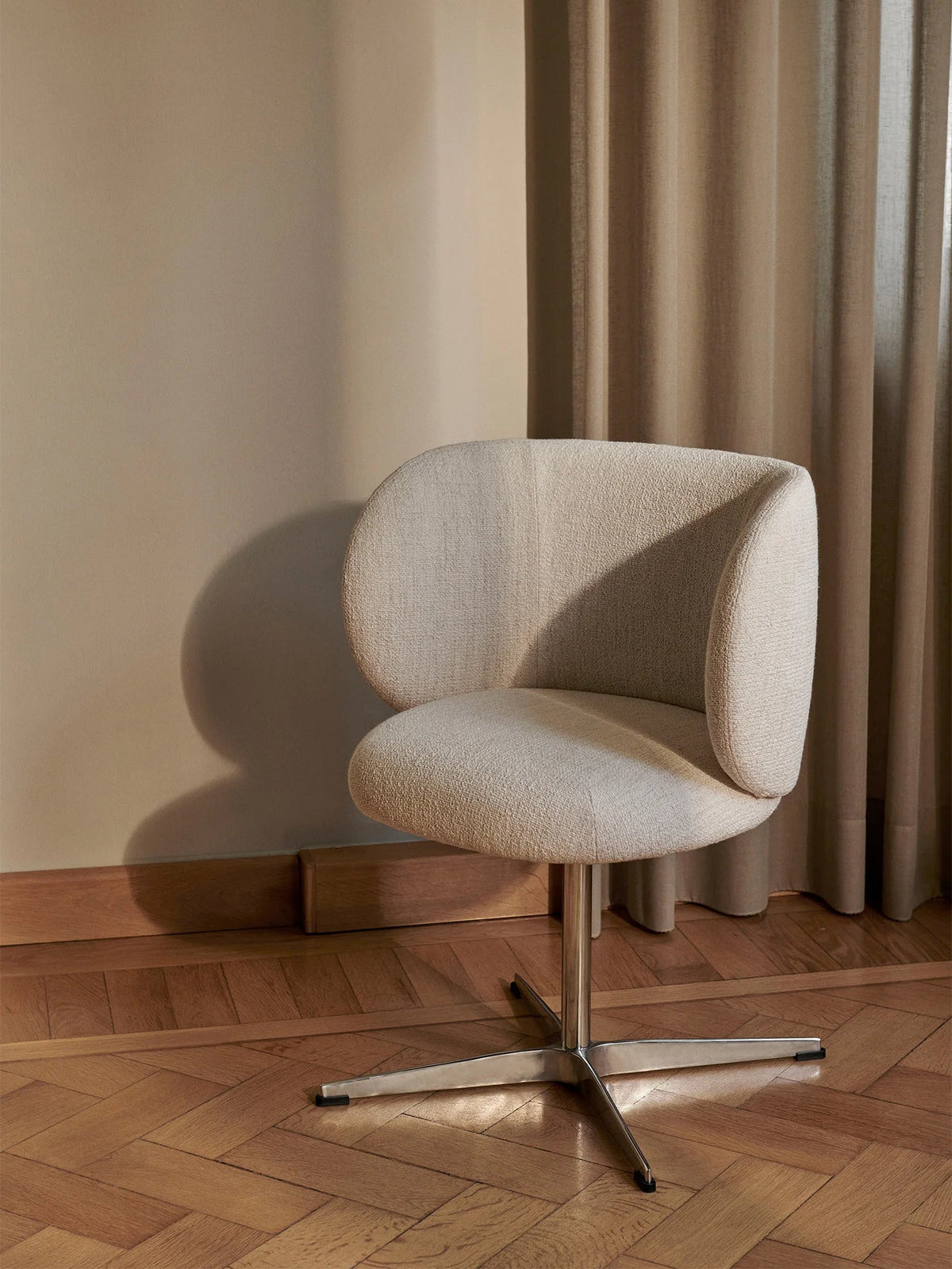 Chaise de Bureau Rico Blanc cassé bouclé - Ferm Living-The Woods Gallery