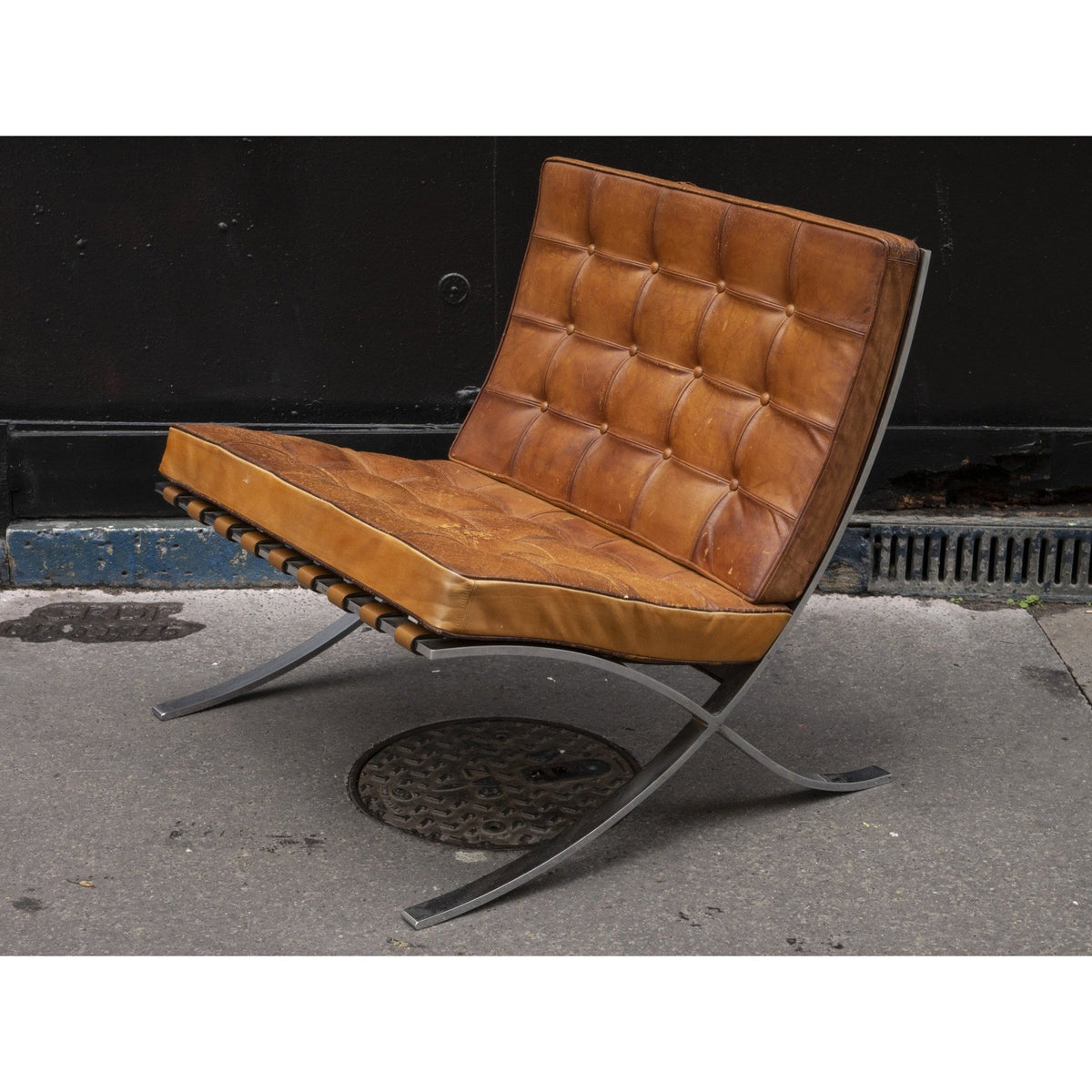 Fauteuil Barcelona Cognac de Mies Van Der Rohe - Knoll - Vintage-The Woods Gallery