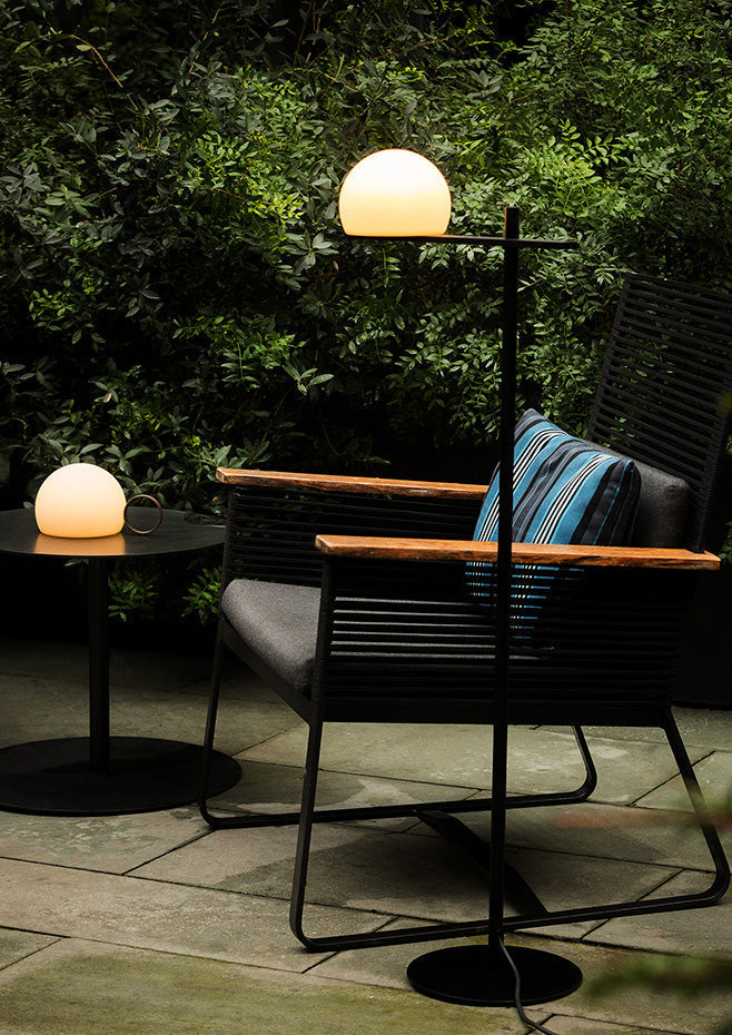 Lampadaire Circ - Estiluz-Noir-Utilisation extérieure-The Woods Gallery