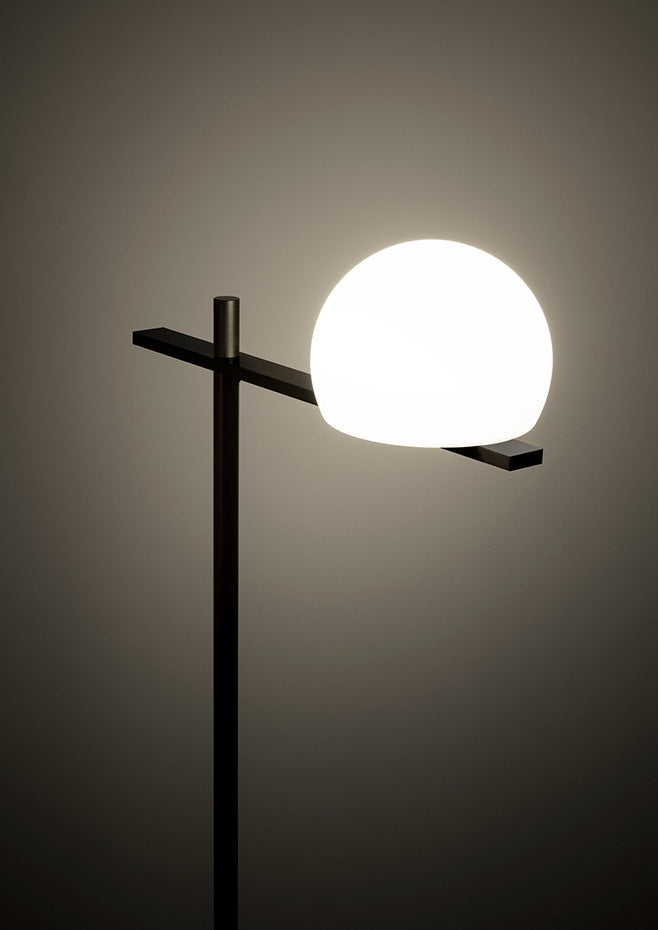Lampadaire Circ - Estiluz-Noir-Utilisation intérieure-The Woods Gallery
