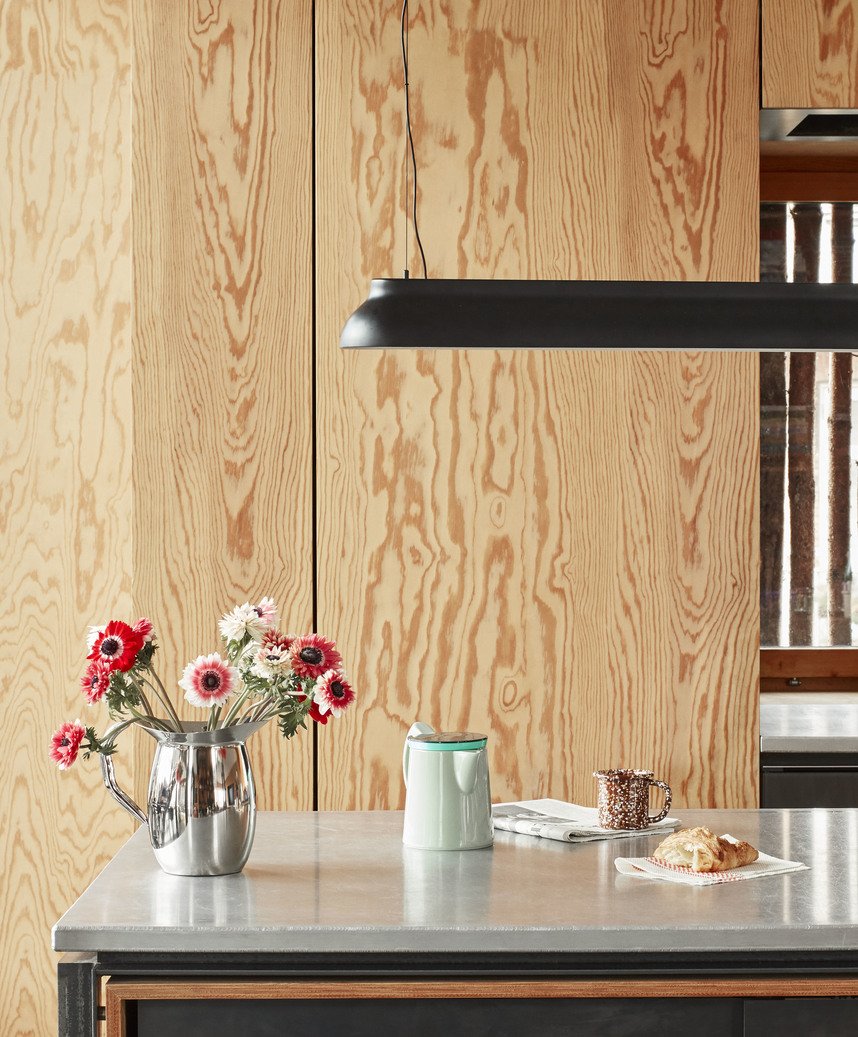 Lampe PC Linear de Pierre Charpin - Hay-Noir-The Woods Gallery