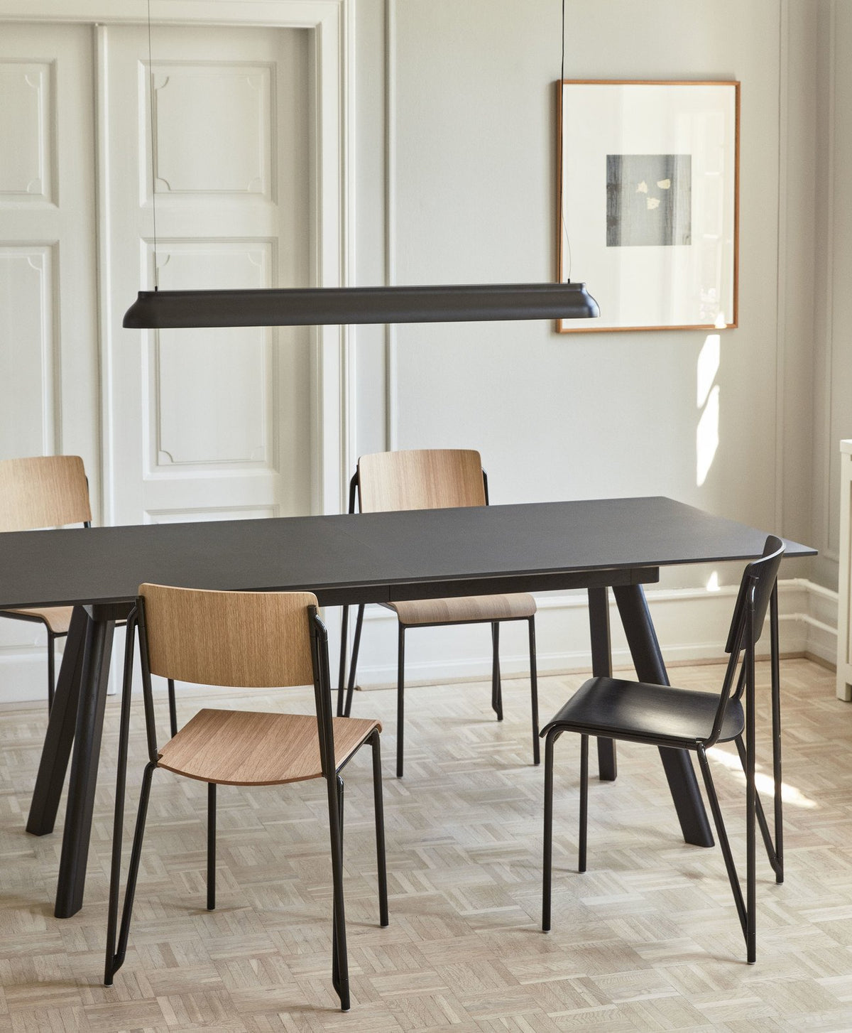 Lampe PC Linear de Pierre Charpin - Hay-Noir-The Woods Gallery