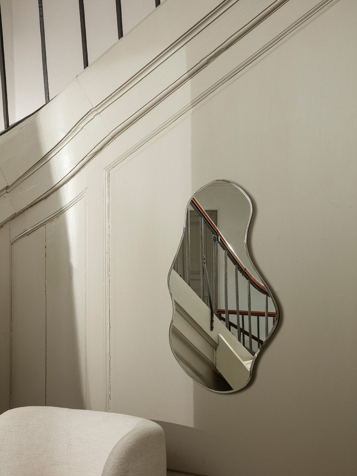 Miroir Pond Large Dark Chrome de Trine Andersen - Ferm Living-The Woods Gallery