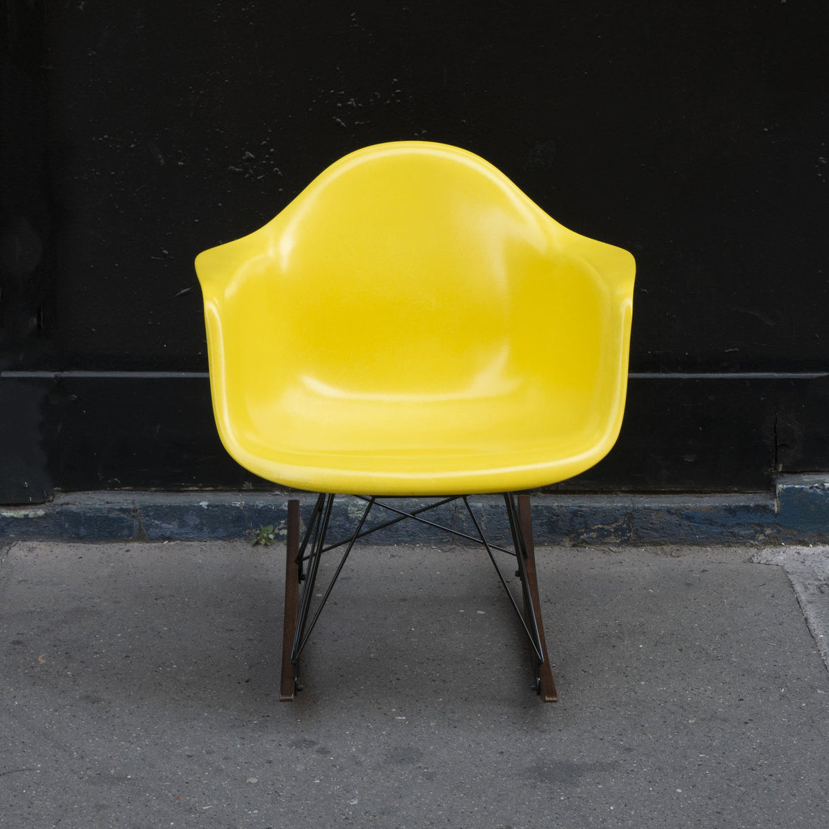 Rocking Chair Bright Yellow de Charles & Ray Eames - Herman Miller-The Woods Gallery