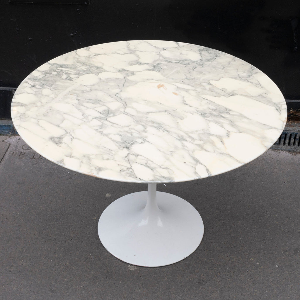 Table ronde Tulip en marbre Calacatta de Eero Saarinen - Ø 107 cm - Knoll - Vintage-The Woods Gallery