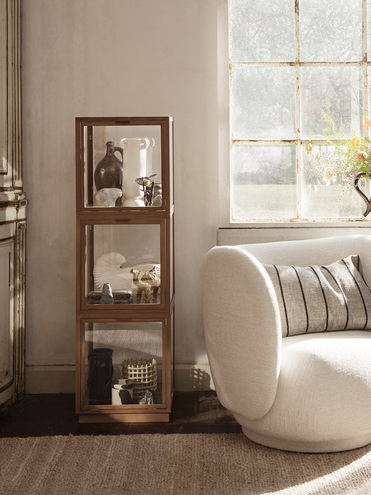 Vitrine Miru Glass de Trine Andersen - Ferm Living-Chêne teinté-The Woods Gallery