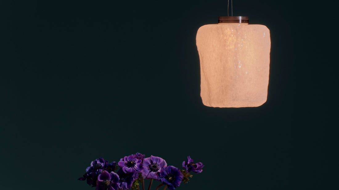 Suspension Wax, Stone, Light de Linde Freya Tangelder - Cassina-suspension en verre rose lumineuse et fleurs violettes-Cassina
