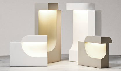 Lampe Moby de Birgitte Due Madsen et Jonas Trampedach - Cassina-quatre lampes blanches et beiges, lumière chaude-Cassina