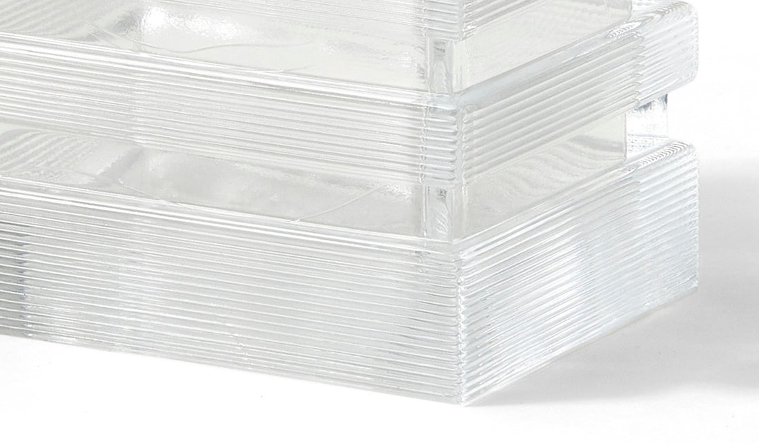 Vase Skyscraper de Bodil Kjær - Cassina-gros plan sur le verre cannelé transparent empilé-Cassina