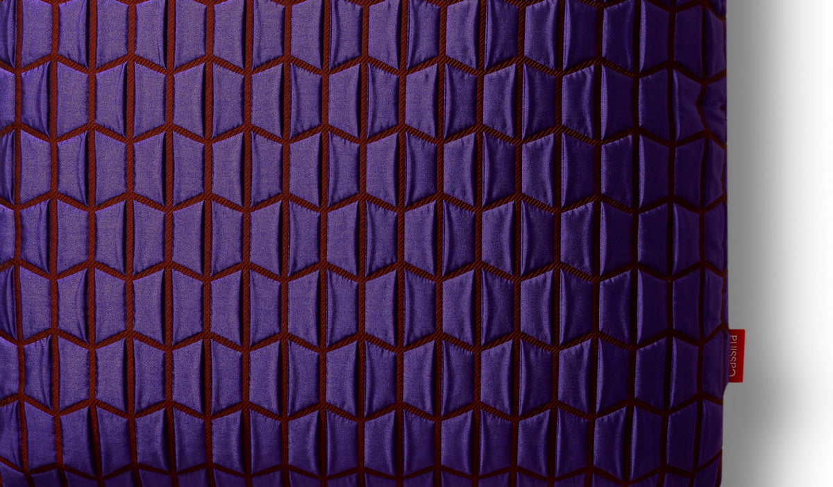 Coussin décoratif Frame - Cassina-gros plan sur un tissu matelassé violet-Cassina