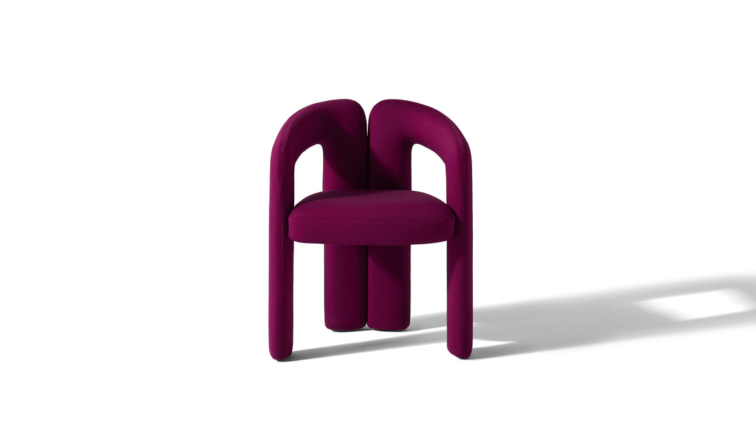 Chaise Dudet par Patricia Urquiola - Cassina-vue de face en velours prune, packshot HD-Cassina