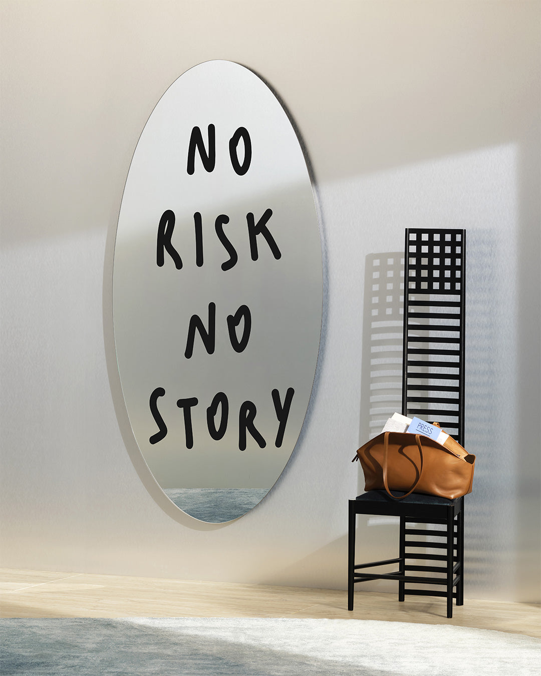 Miroir Me From Outside de Pietro Terzini - Cassina-miroir ovale au message imprimé, chaise noire et sac cuir-Cassina