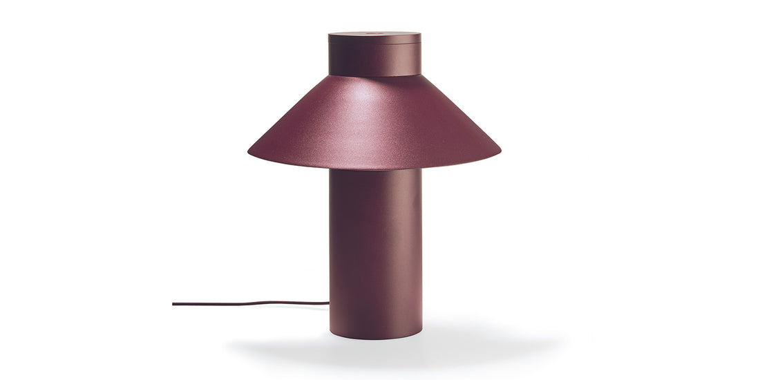 Lampe à poser Riscio de Joe Colombo - Cassina-vue de face, abat-jour conique bordeaux-Cassina
