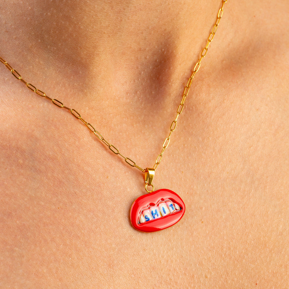 Collier Shit de ToiletPaper - Seletti-vue 2-The Woods Gallery
