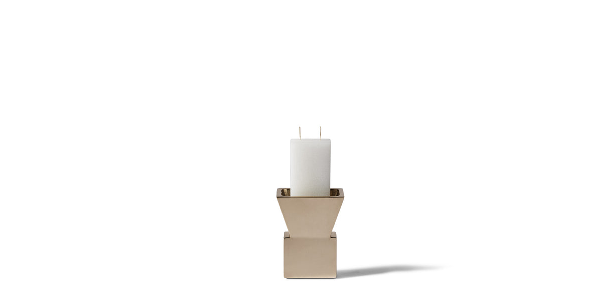 Bougeoir La Tourette de Le Corbusier - Cassina-bougie blanche posée sur un support doré-Cassina