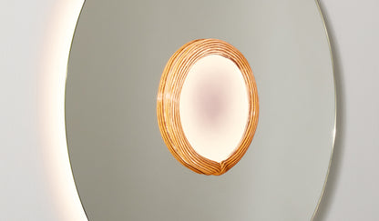 Miroir No Vanitas de Patricia Urquiola - Cassina-miroir rond rétroéclairé, cadre central en rotin-Cassina