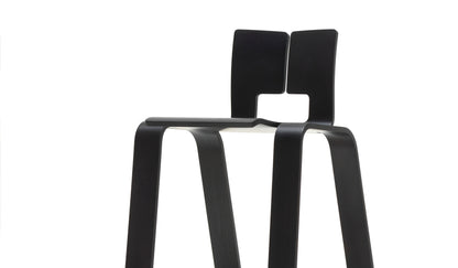 Chaise 517 Ombra Tokyo de Charlotte Perriand - Cassina-détail du dossier fendu en contreplaqué noir-The Woods Gallery
