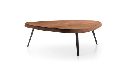 Table basse 527 Mexique L 118 cm de Charlotte Perriand - Cassina-vue de trois quarts, plateau en noyer-The Woods Gallery
