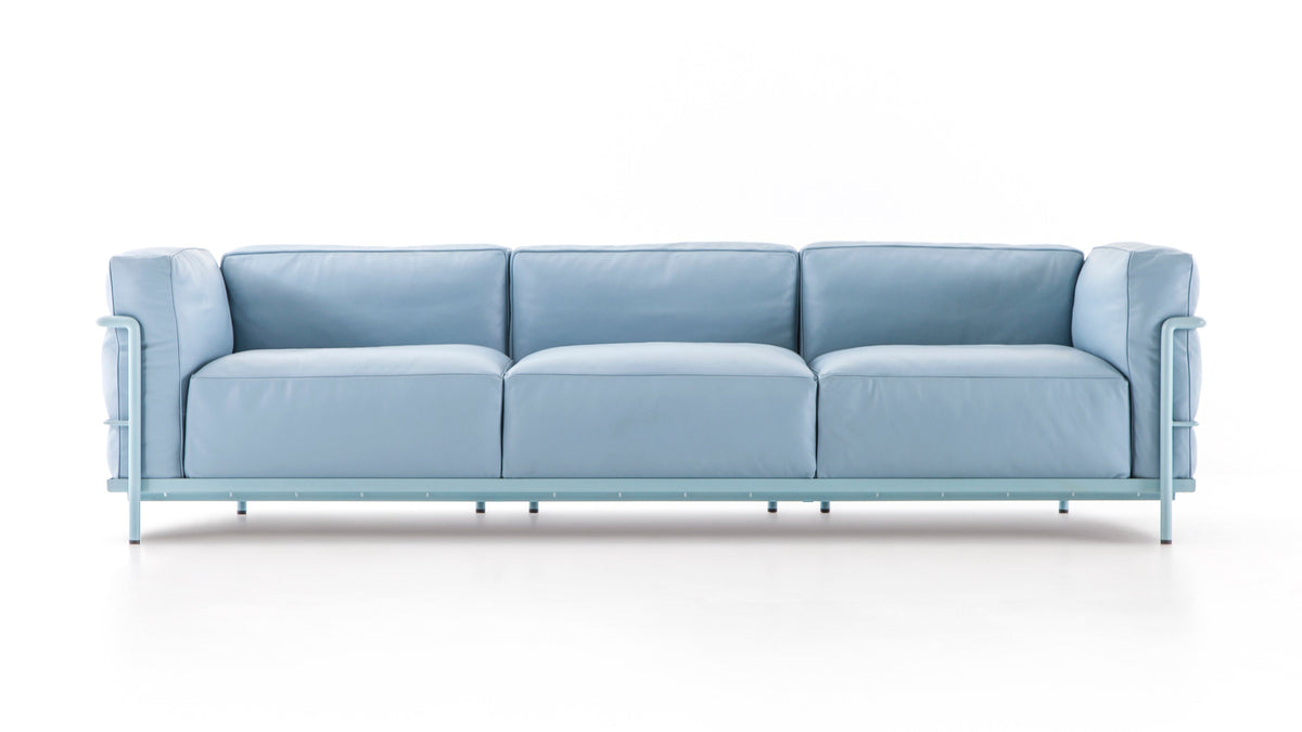 Canapé 3 Grand Confort (LC3) grand modèle, trois places - Cassina-vue de face, cuir bleu clair-Cassina