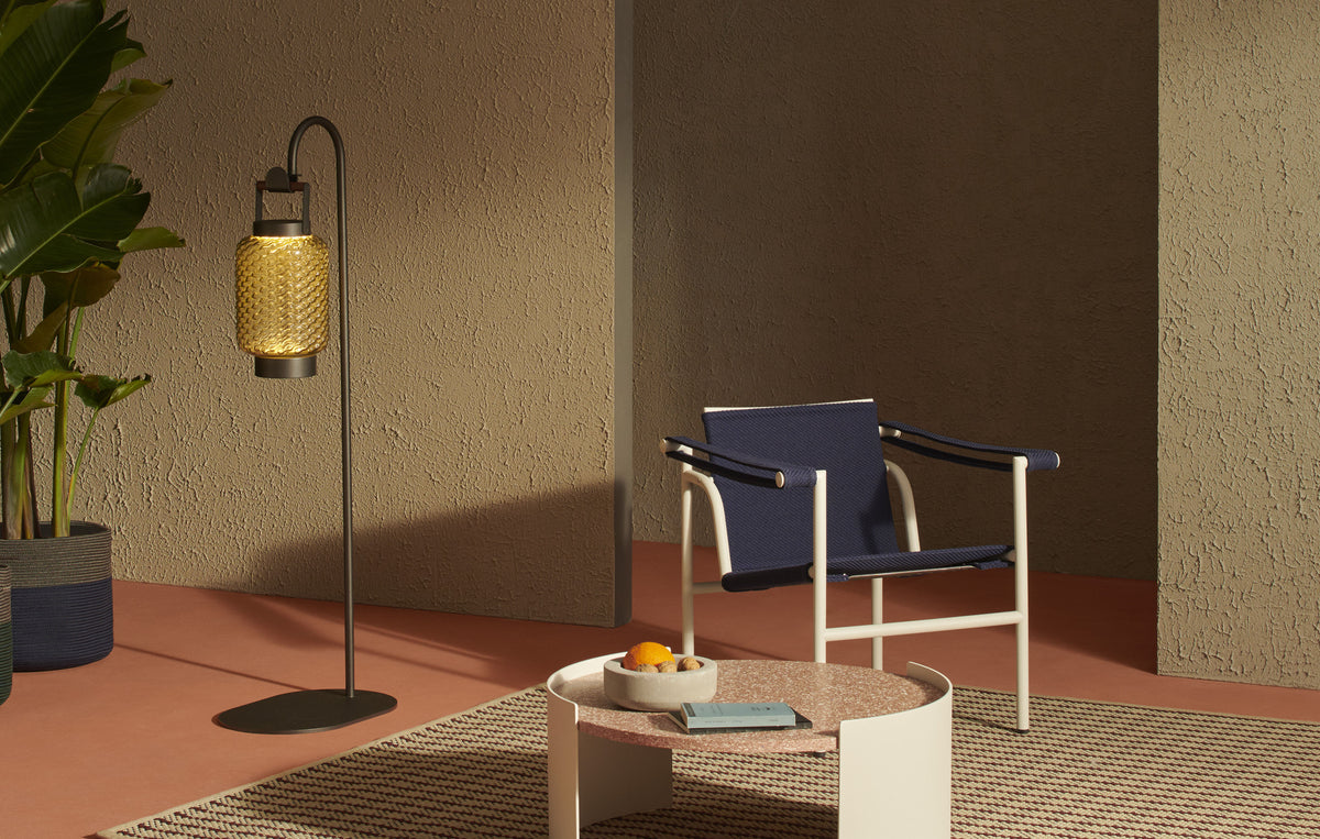 Lampe portable Ficupala Outdoor - Cassina-lanterne ambrée sur pied à arc, en terrasse-Cassina