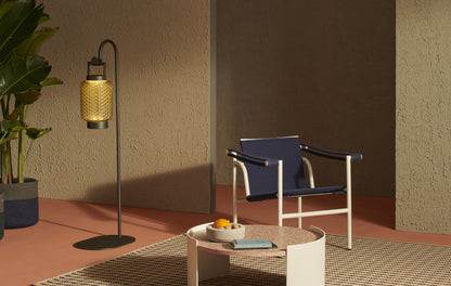 Lampe portable Ficupala Outdoor - Cassina-lanterne ambrée sur pied à arc, en terrasse-Cassina